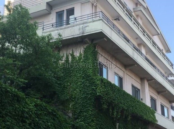 A luxury house that Song Joong-ki bought in January in Itaewon-dong, Seoul (Jie Ye-eun/The Korea Herald)