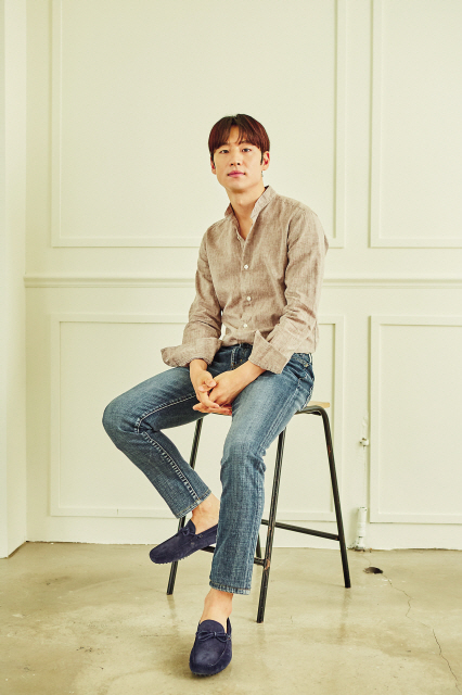 수많은 압박속에서도 흔들리지 않고 자신감을 보여준 박열을 해석해 연기 해 나가는 고민을 했던 배우 이제훈. 그는 자신이 영화 ‘파수꾼’과 ‘고지전’에서 표현했던 에너지를 감독이 보고 캐스팅한 것 같다고 말했다.