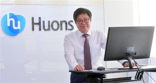 엄기안 휴온스 대표는 휴온스의 연구개발(R&D) 능력이 향후 회사 가치를 끌어올릴 것이라고 밝혔다.