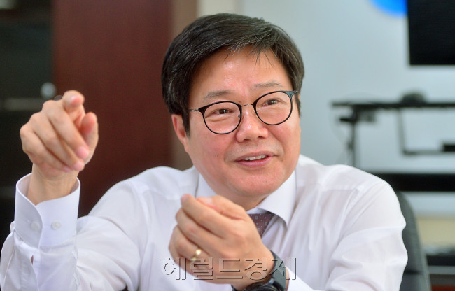 엄기안 휴온스 대표 모습[사진=이상섭 기자/babtong@heraldcorp.com]