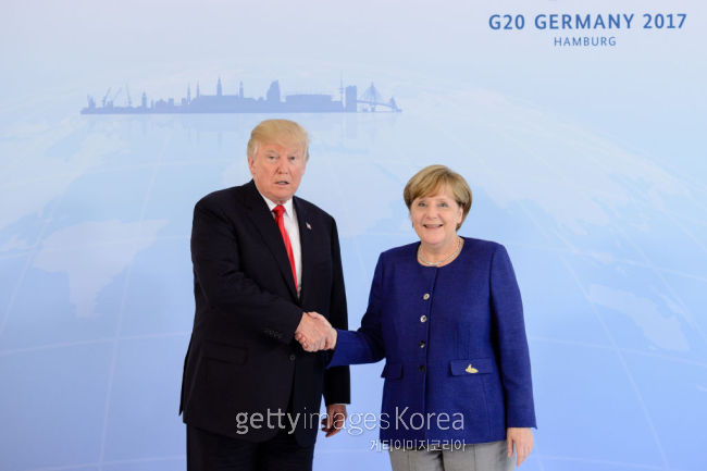 독일 함부르크에서 열리는 G20 정상회의에 참석한 도널드 트럼프 미국 대통령(왼쪽)과 앙겔라 메르켈 독일 총리. [사진=게티이미지]