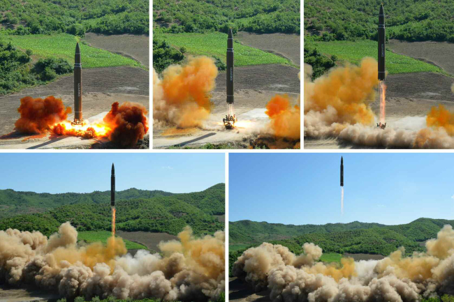 지난 4일 북한이 시험발사에 성공했다고 밝힌 대륙간탄도미사일(ICBM) '화성-14호'의 모습. [출처=연합뉴스]
