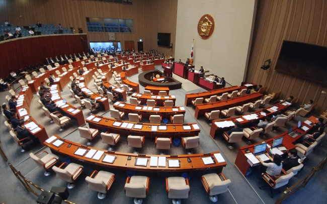 10일 오후 국회에서 열린 예산결산특별위원회 2차 전체회의에 자유한국당, 바른정당,국민의당 의원들이 불참하고 있다. [사진제공=연합뉴스]
10일 오후 국회에서 열린 예산결산특별위원회 2차 전체회의에 자유한국당, 바른정당,국민의당 의원들이 불참하고 있다. [사진제공=연합뉴스]