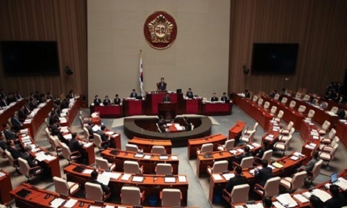 A parliamentary budget committee holds its plenary session on an extra budget bill at the National Assembly in Seoul on July 10, 2017. (Yonhap)