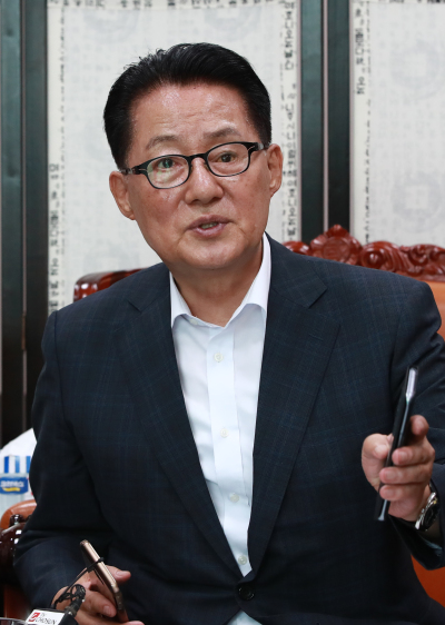 지난 5월 1일 해명 기자간담회를 갖은 박지원 [사진제공=연합뉴스]