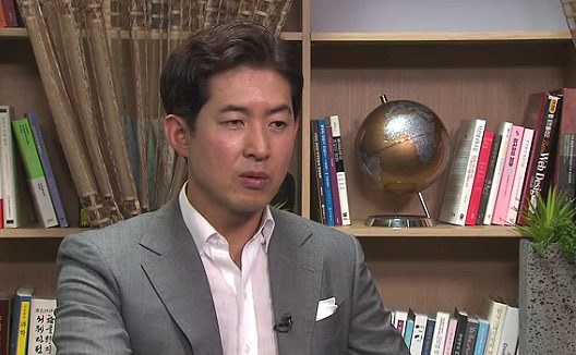 ‘땅콩회항’ 폭로 박창진 근황…“사무장 박탈, 신입들과 화장실 청소”