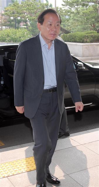 출근하는 김이수 헌법재판소장