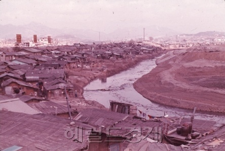 유해 중금속인 카드뮴에 중독되면 뼈가 잘 부러지는 이타이이타이병이 발생한다. 1912년 이타이이타이병이 처음 발생한 일본 도야마(富山)현의 진즈(神通)강 하류. [헤럴드경제DB]