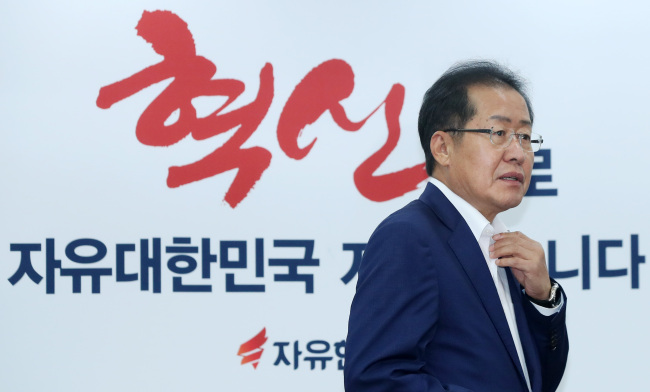 홍준표 “정치보복 쇼 시작…이게 나라냐”