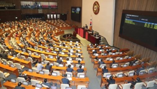 The National Assembly holds a plenary session at its main chamber in Seoul on July 18, 2017. (Yonhap)