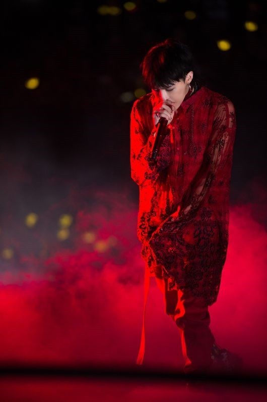 【美品】G-DRAGON HAND FAN RED Act III motte Amazon.co.jp: G-DRAGON ACT III M.O.T.T.E Hand Fan : Toys & Games