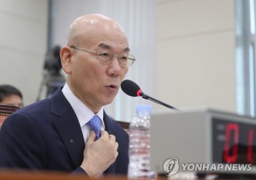 Korea Communications Commission (KCC) chief-nominee Lee Hyo-seong speaks during a parliamentary confirmation hearing at the National Assembly in Seoul on July 19, 2017. (Yonhap)