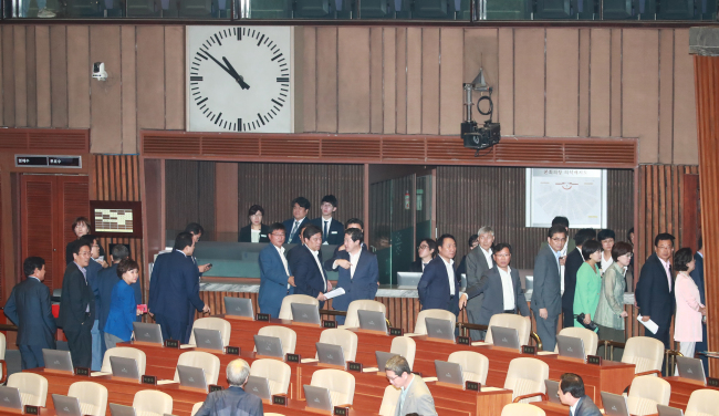 [추경안 통과 ⑥] ‘캐스팅보트’ 한국당, 존재감 보였지만…또 왕따