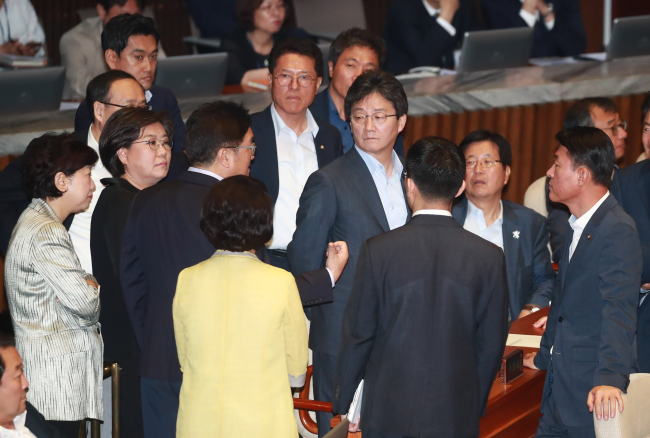 [추경안 통과]이혜훈 찬성, 유승민 반대…반으로 갈린 바른정당