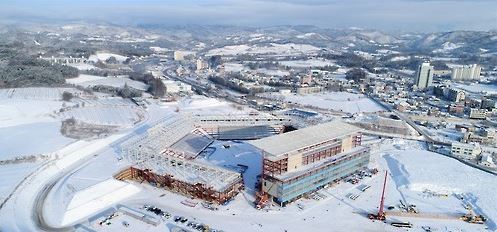 This photo, provided by the 2018 PyeongChang Winter Olympics organizing committee on Feb. 10, 2017, shows PyeongChang Olympic Stadium, the venue for the opening and closing ceremonies for the 2018 PyeongChang Winter Olympics, under construction in PyeongChang, Gangwon Province. (Yonhap)