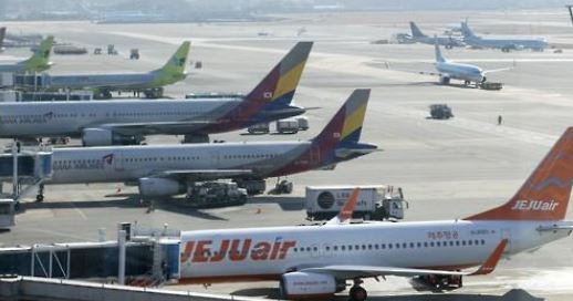 Passenger jets parked at the apron area of Gimpo International Airport. (Yonhap)