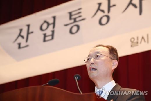 Minister of Trade, Industry and Energy Paik Un-gyu speaks at his inauguration ceremony held in Sejong on July 24, 2017. (Yonhap)