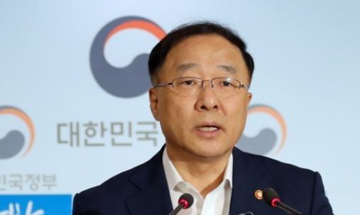 Hong Nam-ki, the policy coordination minister, speaks during a press conference at the central government complex in Seoul on July 24, 2017. (Yonhap)