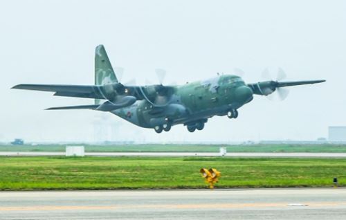 A C-130H transport plane is leaving for the US to join the Mobility Guardian practice on July 25, 2017, in this photo provided by the Air Force. (Yonhap)