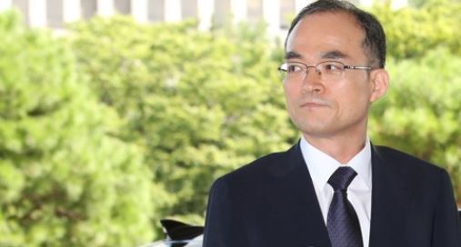 Prosecutor-General Moon Moo-il arrives at the Supreme Prosecutors' Office in Seoul on July 25, 2017. (Yonhap)