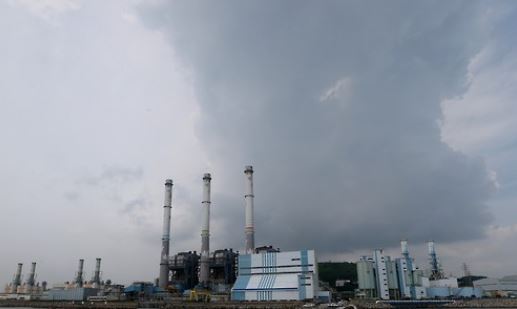 The file photo, taken on Aug. 3, 2016, shows a thermal power plant in Ulsan, South Korea's key industrial city in the southeast. (Yonhap)