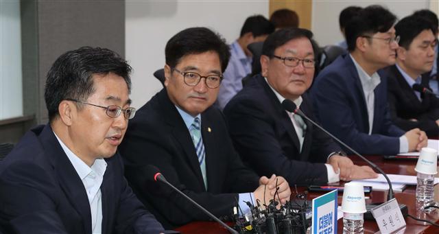 김동연 경제부총리가 27일 오전 국회 의원회관에서 열린 2017년 세법개정 당정협의에서 발언하고 있다.  [연합뉴스]