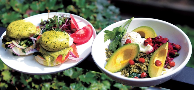 Bimbom’s Seoul Forest outlet serves up new additions like “eggnolia” -- a pesto quinoa and barley grain bowl topped with pickled red beets, avocado and a poached egg -- and eggs Benedict (left) topped with salmon gravlax and a basil pesto-infused hollandaise sauce. (Photo credit: Park Hyun-koo/The Korea Herald)