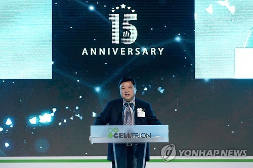 서정진 셀트리온그룹 회장이 27일 서울 용산구 소월로 하얏트호텔에서 열린 창립 15주년 기념행사에서 기념사를 하고 있다. (사진=연합뉴스)