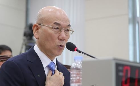 This file photo, taken July 19, 2017, shows Lee Hyo-seong, then nominee for the new head of the Korea Communications Commission in a parliamentary confirmation hearing. The former Sungkyunkwan University professor was appointed the new KCC chief on July 31, 2017. (Yonhap)