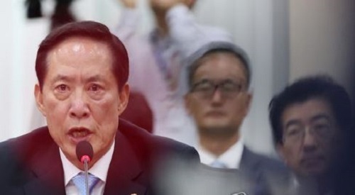 This photo taken on July 31, 2017, shows South Korean Defense Minister Song Young-moo speaking to lawmakers over North Korea's missile threats. (Yonhap)