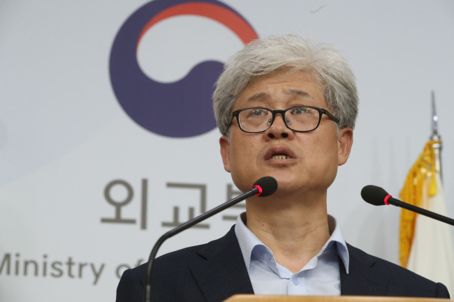 Oh Tai-kyu speaks at a news conference at the Foreign Ministry headquarters in Seoul on Monday. (Yonhap)