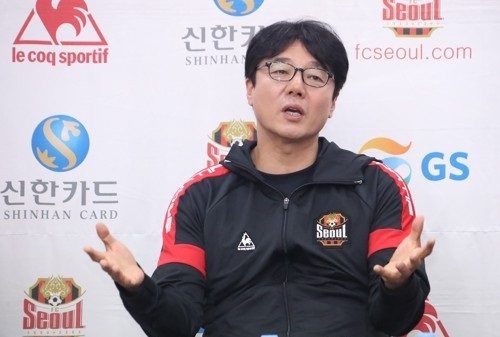 FC Seoul head coach Hwang Sun-hong, who led the K League Classic All-Star team in a recent friendly match against the Vietnamese U-22 squad, speaks to reporters at a press conference in Guri, Gyeonggi Province, on July 31, 2017. (Yonhap)