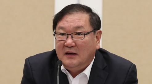 This photo, taken on July 28, 2017, shows Kim Tae-nyeon, the policy chief of the ruling Democratic Party, speaking during a government-party meeting at the National Assembly in Seoul. (Yonhap)