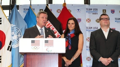 Scott Blackmun (L), CEO of the US Olympic Committee, holds a press briefing with Lisa Baird (C), the committee's chief marketing officer, and Patrick Sandusky, its chief PR officer, at the U.S. Army Garrison Yongsan in Seoul on Aug. 1, 2017. (Yonhap)