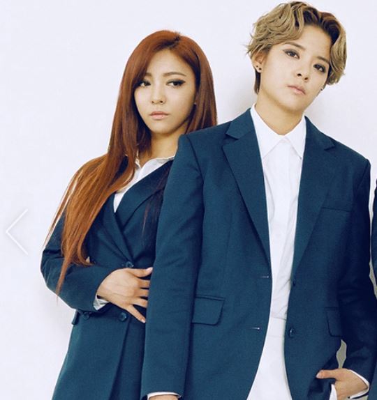 Luna (left) and Amber of f(x)