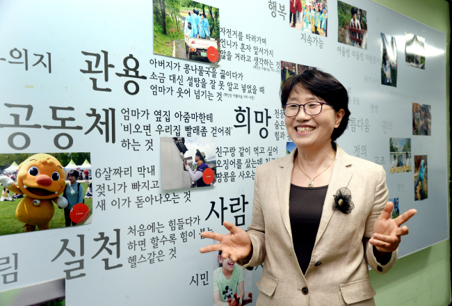 Ahn Seung-hwa, CEO of Seoul Volunteer Center, speaks during an interview with The Korea Herald in her office in Seoul. (Park Hyun-koo/The Korea Herald)