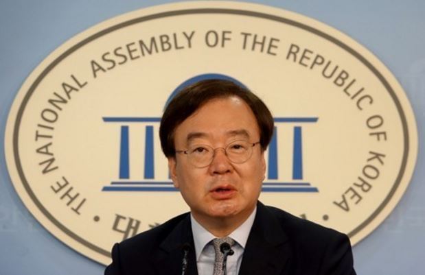 This photo, taken on July 21, 2017, shows Khang Hyo-shang, the spokesman for the main opposition Liberty Korea Party, speaking during a press conference at the National Assembly in Seoul. (Yonhap)