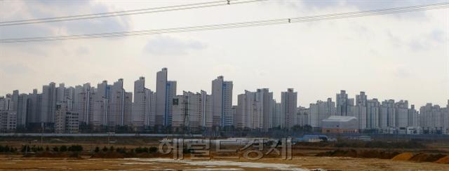 정부가 디딤돌 대출을 늘리기로 하면서 서민의 실수요 보호가 이뤄질지 관심이 집중되고 있다.