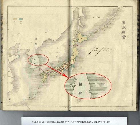The map on Korea and Japan from the Japanese textbook written by Matsutaro Okamura in 1886 marks the two islands -- Ulleungdo and Dokdo in the East Sea -- belonging to Korea. (Yonhap)
