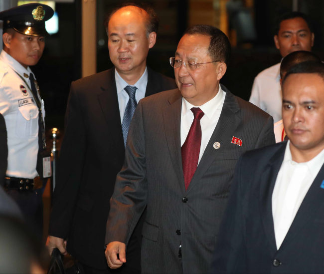 North Korean Foreign Minister Ri Yong-ho (second from right) arrives at a hotel in Manila on Monday. (Yonhap)