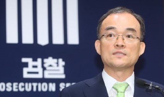 Prosecutor-General Moon Moo-il speaks during a press briefing held in the Supreme Prosecutors' Office in southern Seoul on Aug. 8, 2017. (Yonhap)