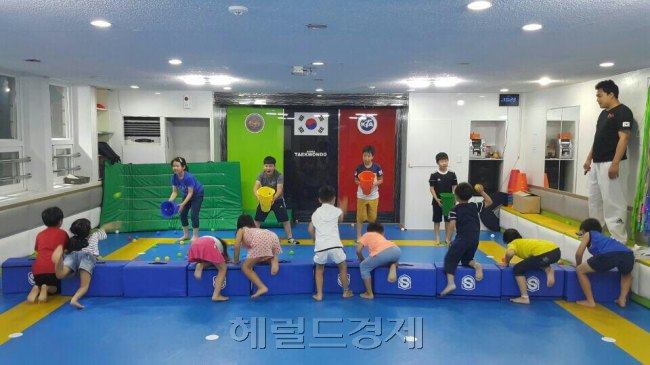 태권도학원은 방학이면 다양한 체험 프로그램 마련해 아이들을 챙기고 있다.