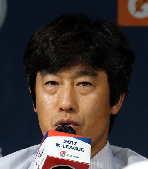Seo Jung-won, head coach of Suwon Samsung Bluewings in the K League Classic, speaks at a press conference in Seoul on Aug. 10, 2017, ahead of a league match against FC Seoul. (Yonhap)