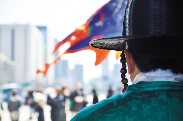 “고종을 비롯한 민족영웅과 민초들이 목숨 바쳐 싸우다 무수히 스러져간 대한제국의 12년 10개월의 ‘시대사’를 오늘날 공감해석학적 방법에 의해 그 마지막까지 추적해 합당한 공감적 언어로 ‘사상사’와 결합해 기술하는 것은(…) 후손들이 바치는 일종의 ‘진혼문’일 수 밖에 없다”(‘백성의 나라 대한제국’에서)