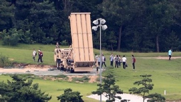 Officials from the defense and environment ministries measure electromagnetic radiation and noise from the site of the THAAD deployment in Seongju, some 300 kilometers south of Seoul, on Aug. 12, 2017, as part of the environmental survey on the controversial US missile defense system. (Yonhap)