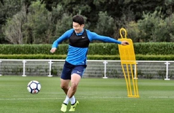 In this file photo provided by Tottenham Hotspur football club on Aug. 3, 2017, South Korean winger Son Heung-min trains prior to the English Premier League season. (Yonhap)