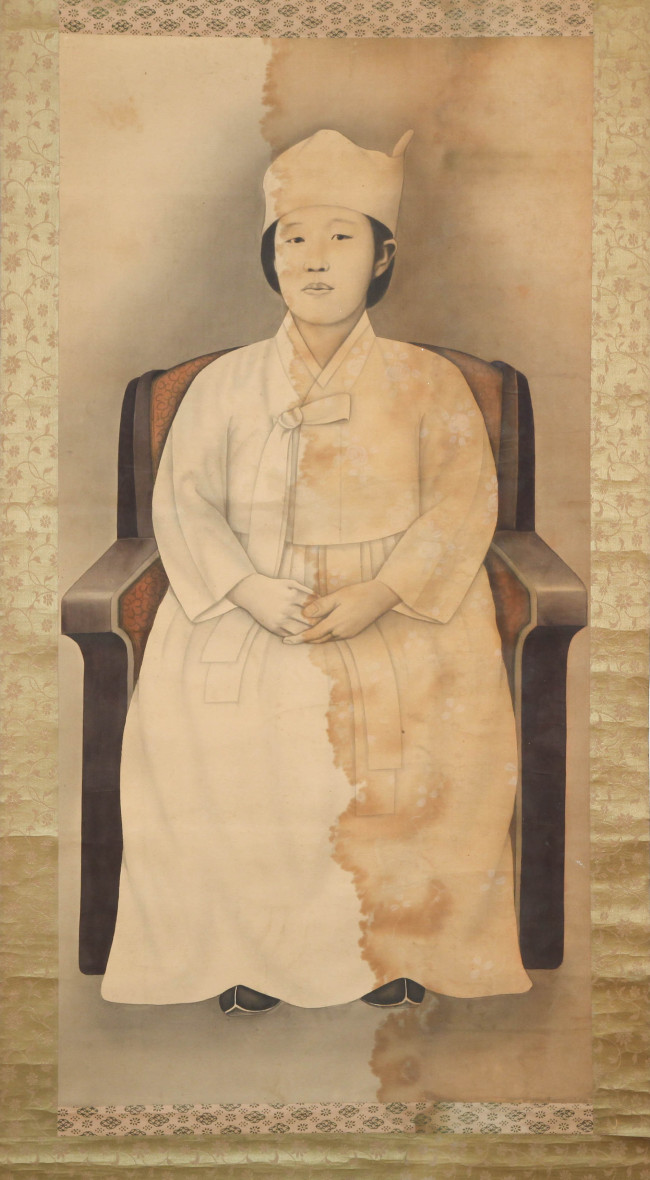 A portrait of a woman, which some claim depicts the Joseon era’s last empress, Empress Myeongseong, is shown in this photo. (Daboseong Gallery)