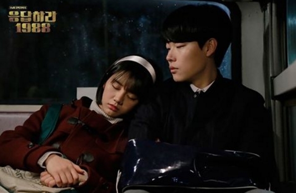 Hyeri (left) and Ryu Jun-yeol star in "Reply 1988." (tvN)