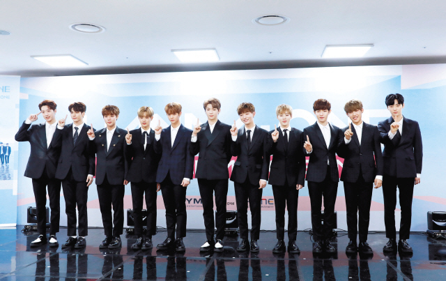 프로젝트 아이돌 그룹 워너원은 7일 음반발매와 동시에 난리가 났다. 타이틀곡 ‘에너제틱‘은 7개 음원차트 1위에 올랐다. 16일 현재 멜론차트에서 여전히 1위에 올라있다. 무려 10일째 1위다. 팬덤이 합세해 ‘총공(격)‘을 펼친 결과다.