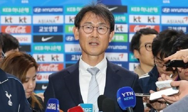 In this file photo taken on April 13, 2017, South Korea women's football head coach Yoon Duk-yeo speaks to reporters at Gimpo International Airport in Seoul. (Yonhap)